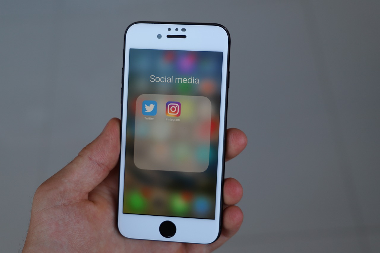 The Right Way To Handle Negative Social Media Comments